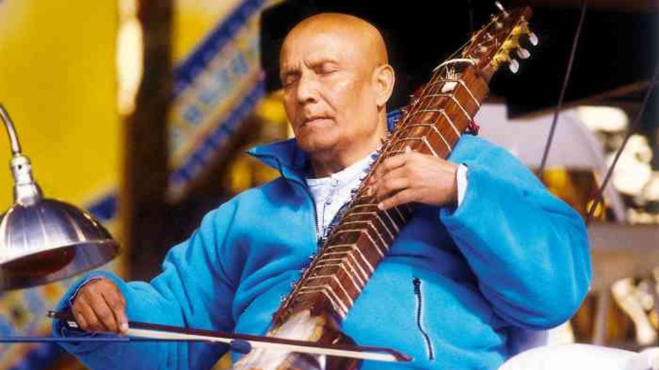 Sri Chinmoy performs in concert on the esraj